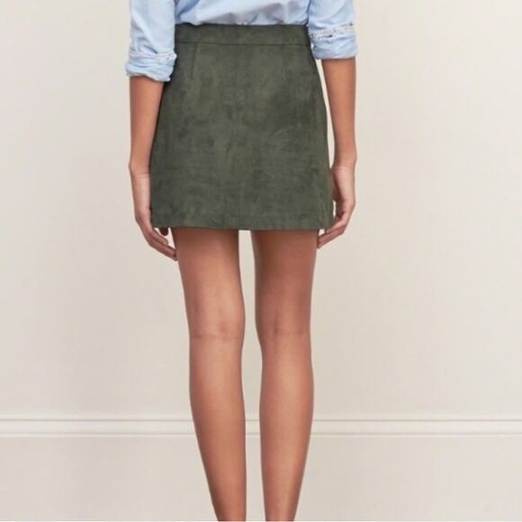 Abercrombie & Fitch Green Faux Suede Pocket Mini Skirt Size 10 - Picture 2 of 10
